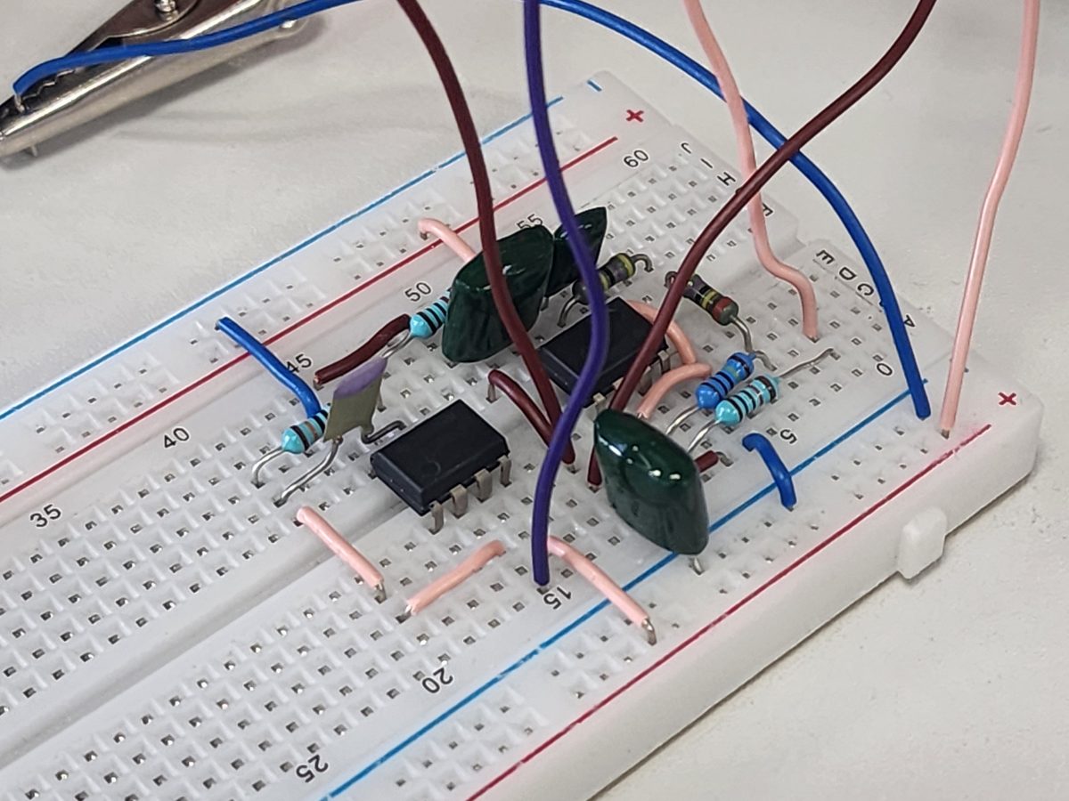 The two-stage charge amplifier built on protoboard